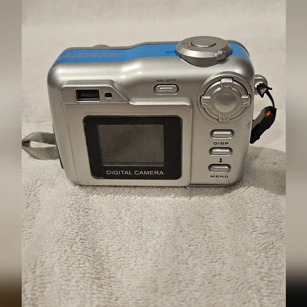 VuPOINT SOLUTIONS 3.1 MEGA PIXELS DIGITAL CAMERA